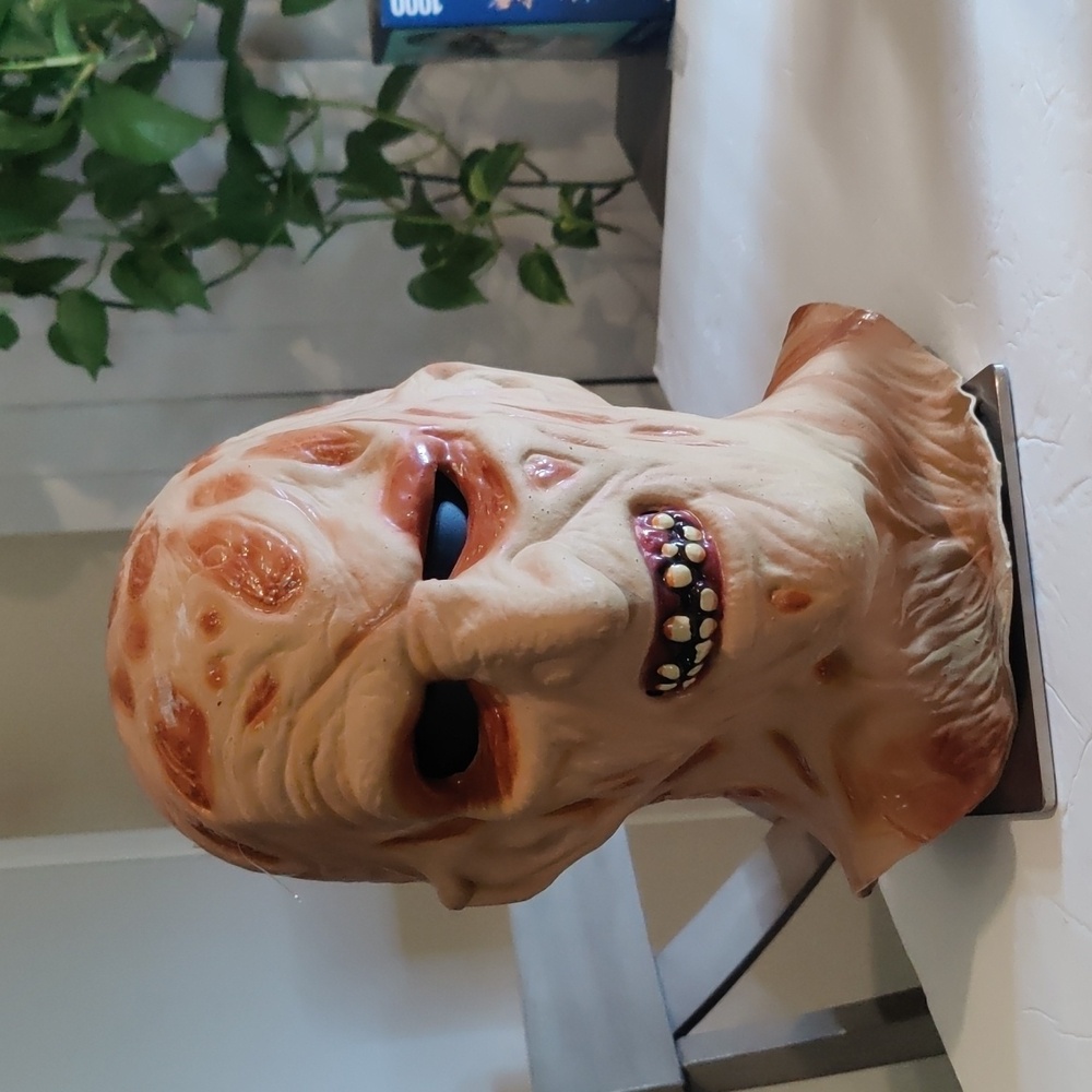 Men's Freddy Krueger Nightmare on Elm St Mask .
